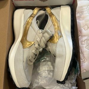 Nike Waffle Debut Tennis Shoes